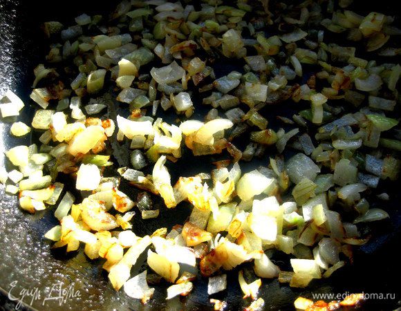 Обжарить на масле.