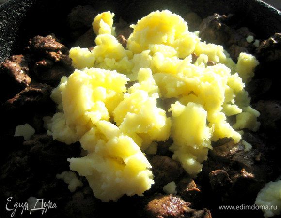 У меня оставалось немного пюре,добавим для нежной текстуры!