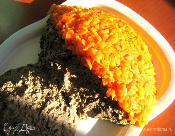 Выложить по щепотке на шляпку.