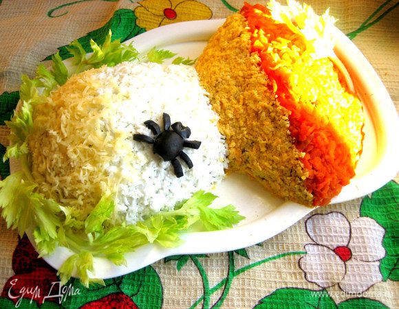 Закуска-паштет готова! Отрезаем по кусочку и кладём на хлеб! Я попробовала на ржаном хлебушке...,очень вкусно!!!