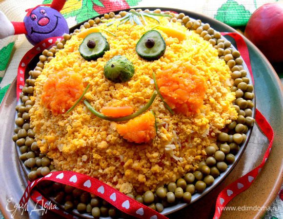 В виде колобка... http://www.edimdoma.ru/retsepty/55920-salat-kolobok