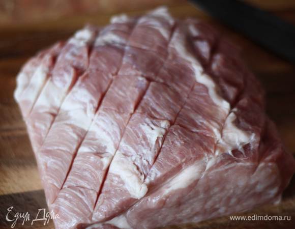 Мясо помоем, высушим и срежем большую часть жира (тут на Ваше усмотрение)