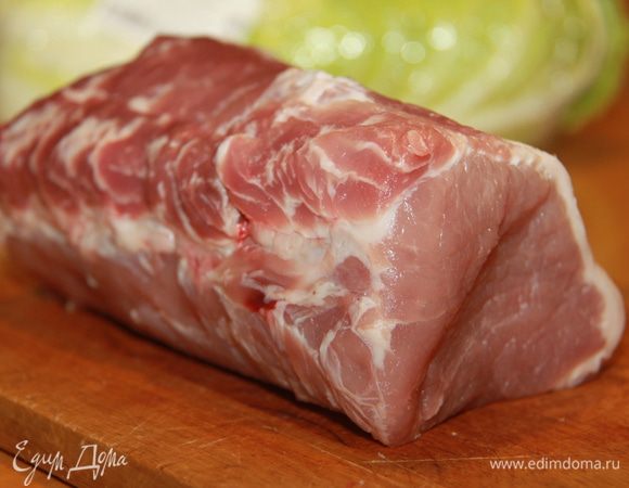 Понадобится кусок свиной корейки весом 1200-1500г.