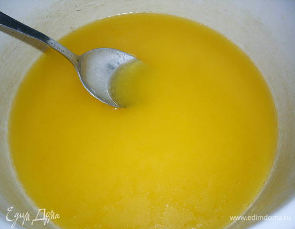 Маргарин растопить, немного остудить.