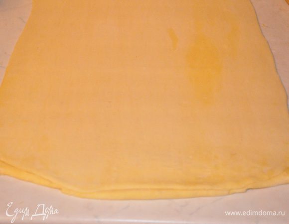 Утром раскатать, сложить письмом (простой тур), и отправить в холодильник на 1 час, 