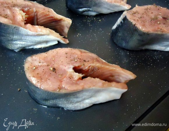 Поставить запекать в заранее разогретую духовку при 180 гр. на 20-25 минут.
