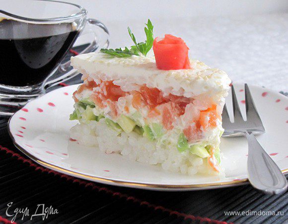 А это кусочек торта.)))  Подаем с соевым соусом. Приятного аппетита!