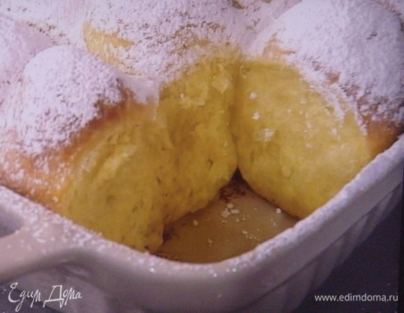 Посыпаем сахарной пудрой.