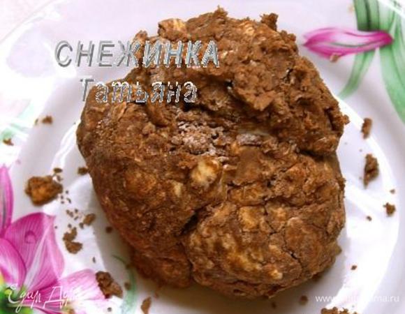 Собираем полученную крошку, формируя шар. Откладываем на тарелку.