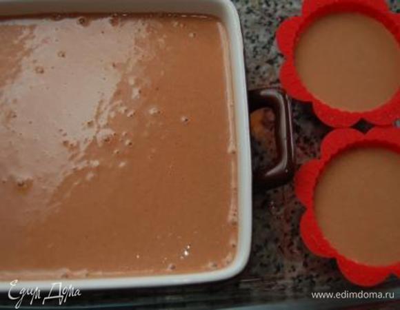 Разливаем по формам. Пусть вас не пугает эта жидкая масса!!! Она запечется и в результате у вас получится ШИКАРНЫЙ паштет!  Выпекать 30 мин при температуре 180 г  на водяной бане (наливаем кипяток в форму бОльшего размера до середины).