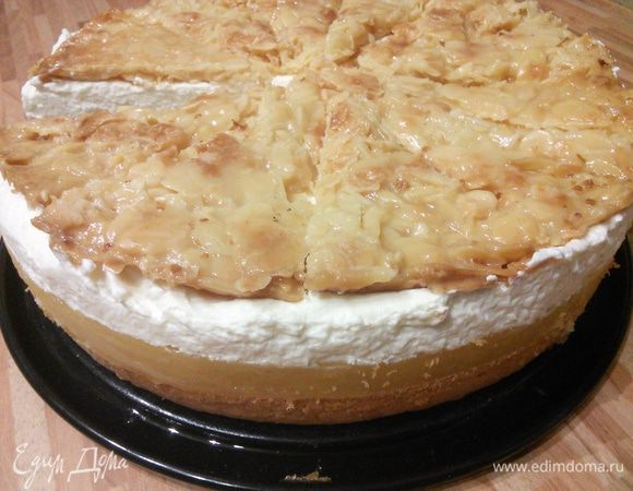 Мысленно разделив торт на 12 кусочков, выложить остывший крокант и поставить в холод до подачи на стол.