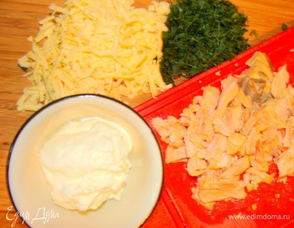 Сыр потереть. Укроп( только нежную часть) мелко порезать.