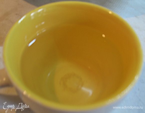 Подогреть воду до 50 градусов, это тоже придаст тесту эластичность.