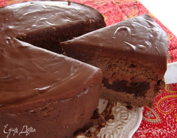 Дождаться, пока глазурь застынет - подавать. Приятного аппетита!