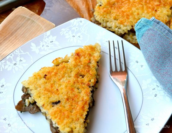 В принципе этой "лепешке"-запеканке можно придать любую форму. Прямоугольной формы ее проще нарезать на квадратики, а затем на треугольнички и подавать! Вкусно, как в горячем виде, так и в теплом  