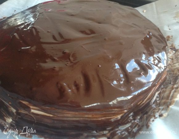 Полить торт шоколадом. Поставить в холодильник минимум на 2 часа. 

Приятного аппетита!!!
