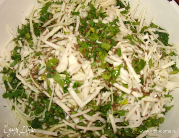 Гарнир 1: капусту тонко порезать, смешать с петрушкой и тмином, посолить, добавить сок лимона или уксус. Дать настояться.