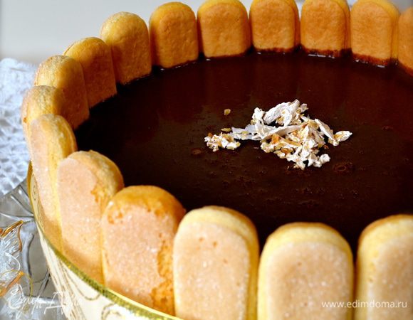 Украсить шарлотт перед подачей крошкой из пастилы... 