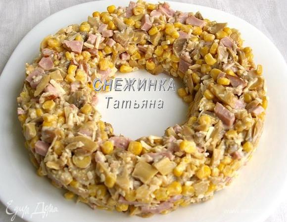 Сначала убираем банку. Затем аккуратно поднимаем кольцо. По необходимости подправляем «кольцо».