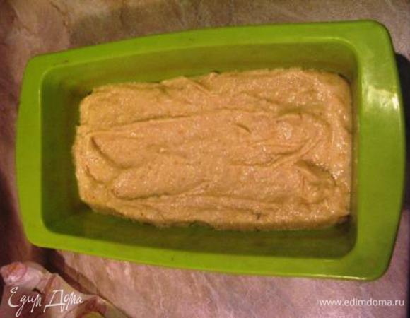 Измельчить орехи в блендере, аккуратно! Если переусердствовать, они станут маслянистыми, так что не перестарайтесь. Масло взбить с сахаром в светлый крем. Не переставая взбивать, введите по одному яйца. В отдельной миске соедините кешью, крахмал и муку. Добавить в масляно-сахарную смесь. Быстро перемешать. Духовка 180 ок 25 мин. Смотрите по своей духовке. Ориентир - сухая зубочистка и красивый золотистый цвет. Корж достать и остудить.
Аналогично испечь корж с грецкими орехами. Здесь другие пропорции, так как орех другой - более масляный. У меня он пекся 35 мин. 