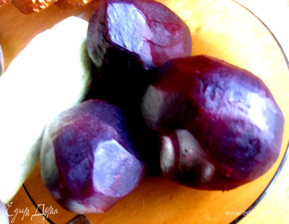 Свеклу отварить заранее...,но это делает каждая хозяйка перед праздниками!