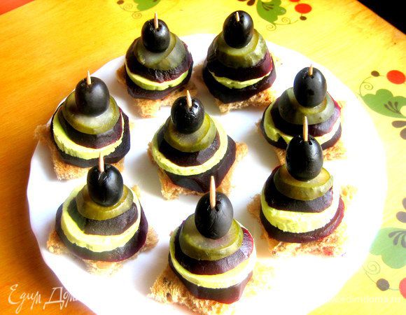 Одеваем их просто сверху на зубочистку.