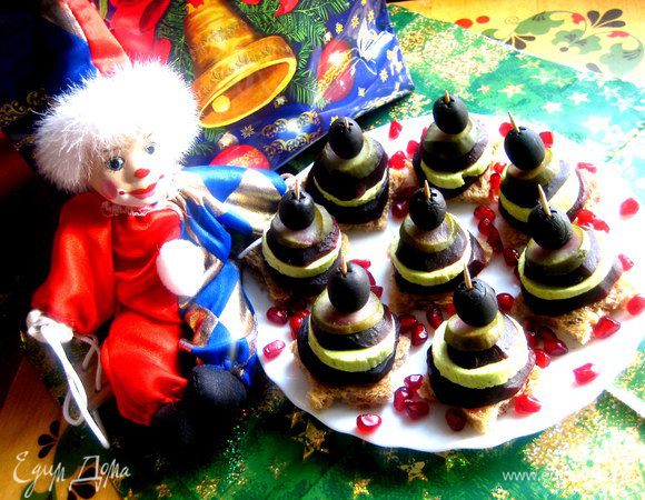 Убираем в холодильник до гостей или сразу подаём!