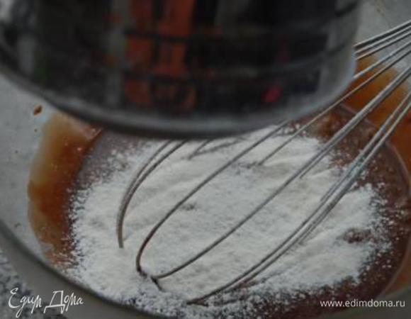 + просеять муку и разрыхлитель. 
