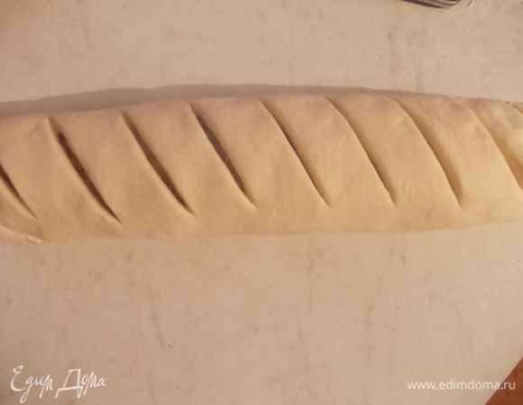 Сделать надрезы острым ножом.