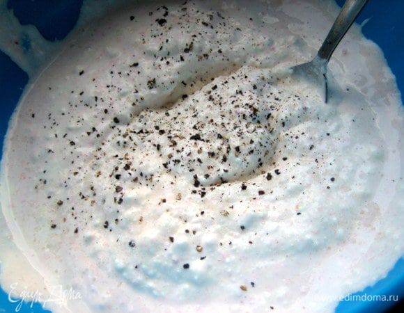 Свежемолотый перец...,соль...