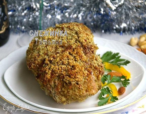 Ставим запекаться в разогретую до 190С духовку на 1 час 10 минут. Затем открываем фольгу и ставим запекаться ещё на 15-20 минут до образования румяной корочки. Готовое мясо вынимаем, даём немного отлежаться.

