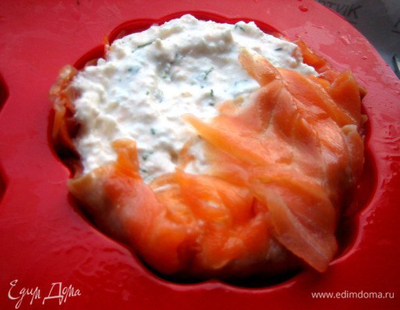 Снова творог...и закрываем краями рыбы...