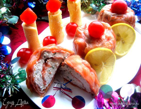 Можно украсить "свечками" из сыра наше праздничное блюдо...Рецепт здесь  http://www.edimdoma.ru/retsepty/61613-syrnye-svechki-ruletiki-konkurs