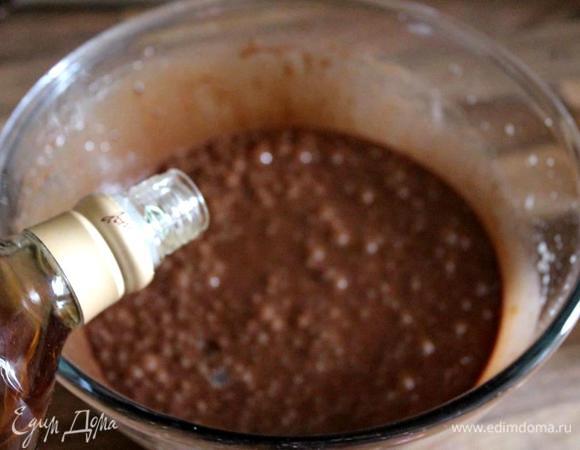 Затем добавить виски и горячий кофе. Размешать.