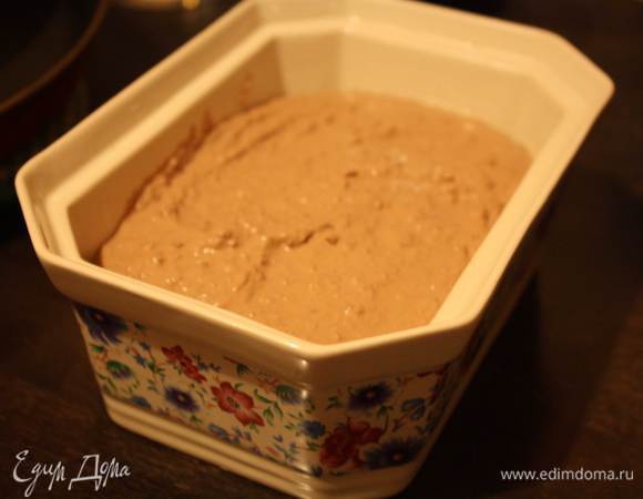 Выкладываем паштет в емкость,сверху накрываем пищевой пленкой и прижимаем ее к поверхности.Ставим в холодильник минимум на 12 часов.