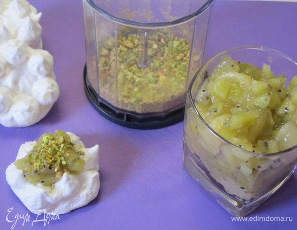 Добавить растворенный желатин, сахар добавить по вкусу и поставить в холодильник.