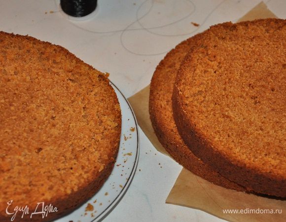 Разделить на 2 коржа