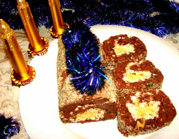 Рулет прекрасно сочетается с мясными, грибными и даже рыбными закусками на столе) Приятного аппетита!