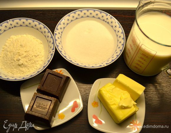 Для приготовления этого пудинга нам понадобится вот такой простой набор ингредиентов. 