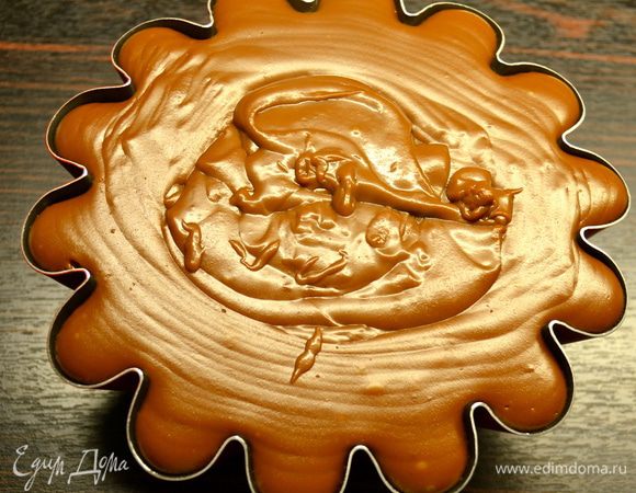 Перелить полученный крем в форму, слегка охладить и поставить в холодильник, желательно на всю ночь. Пудинг должен как следует остыть! 