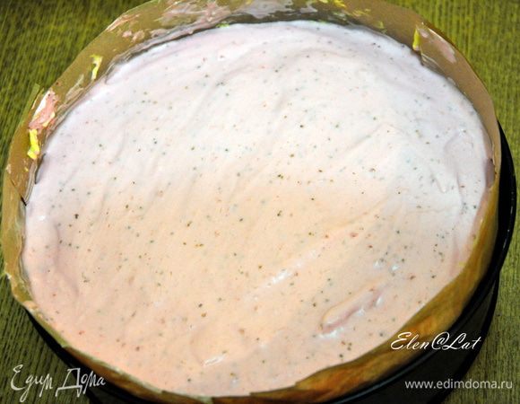 Затем выложить оставшийся мусс и также убрать в морозилку на 15 минут. 