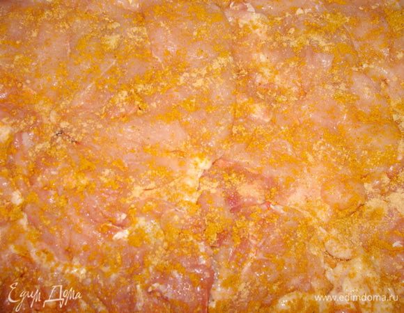 Посолить, посыпать карри и имбирем.