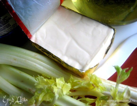 Для 20 мини пирожков хватит одного плавленого сырка,но я позже сделала и вторую партию...