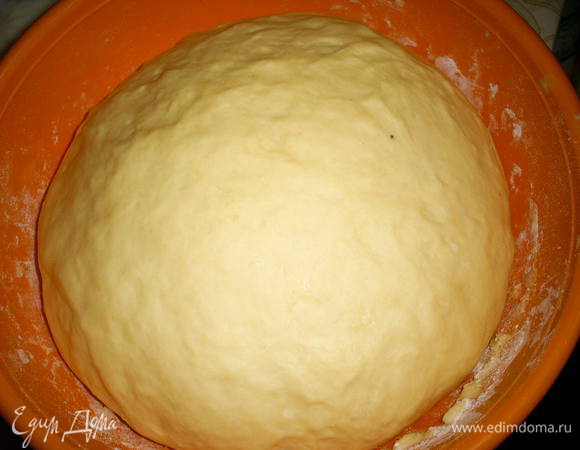 Тем временем наше тесто подросло.