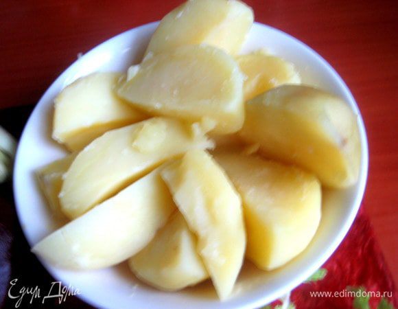 Картофель поставить вариться.