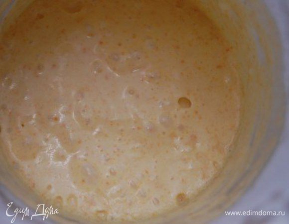 Добавить яйцо и размешать миксером на мин. оборотах.
