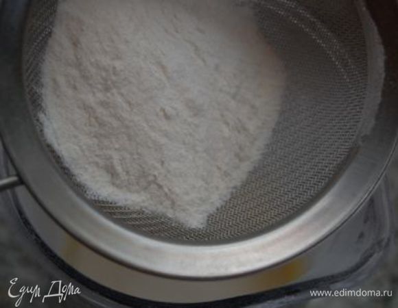  + просеять муку и  0,5 ч.л. разрыхлителя. Размешать до однородности (я все делал миксером)
