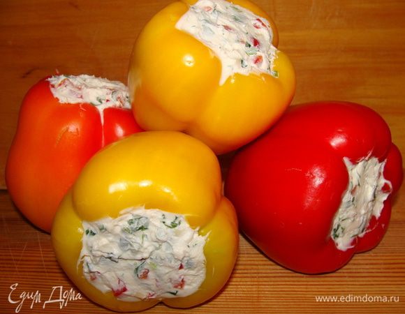 Готовые перцы убрать на несколько часов в холодильник.