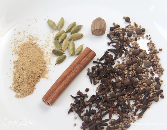 Приготовить пряничные специи. Отмерить и измельчить в кофемолке. 