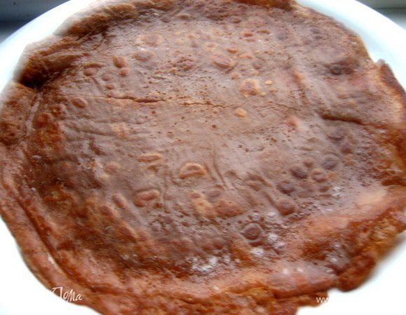 Обжаренные блины складываем горкой.